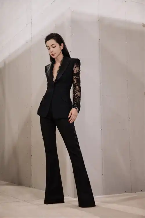 李冰冰一身西装造型 干练大方气场十足|李冰冰|知性|气场_新浪新闻