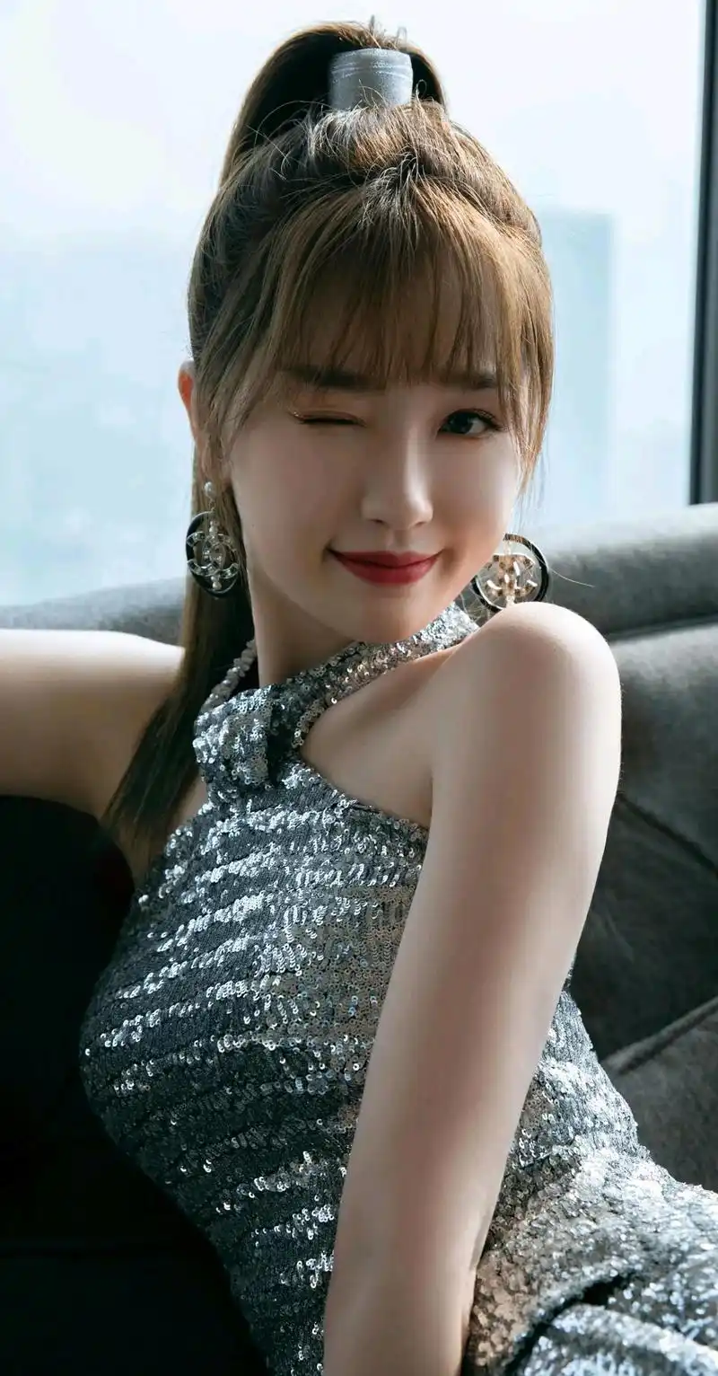 美少女虞书欣,貌美如花,性感迷人