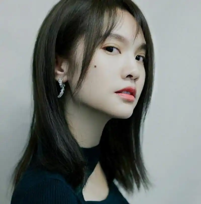 杨丞琳有趣回应等她下班的粉丝  杨丞琳出道多年,从刚出道的可爱教主