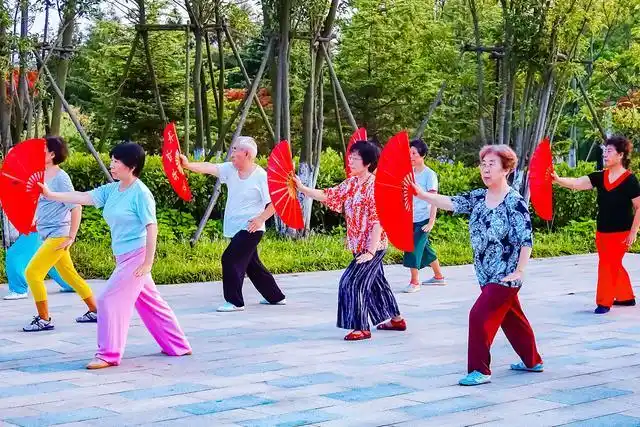 大家能不能对老年人跳广场舞多一些宽容