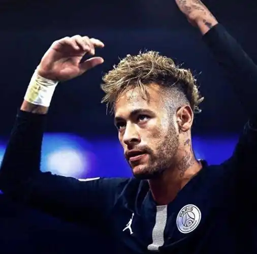 内马尔:巴黎圣日耳曼的陨落_队友_足球_球员