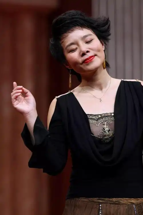 龚琳娜怼完《歌手》还来补位,这么嚣张的竞演歌手也就只有她了_声音