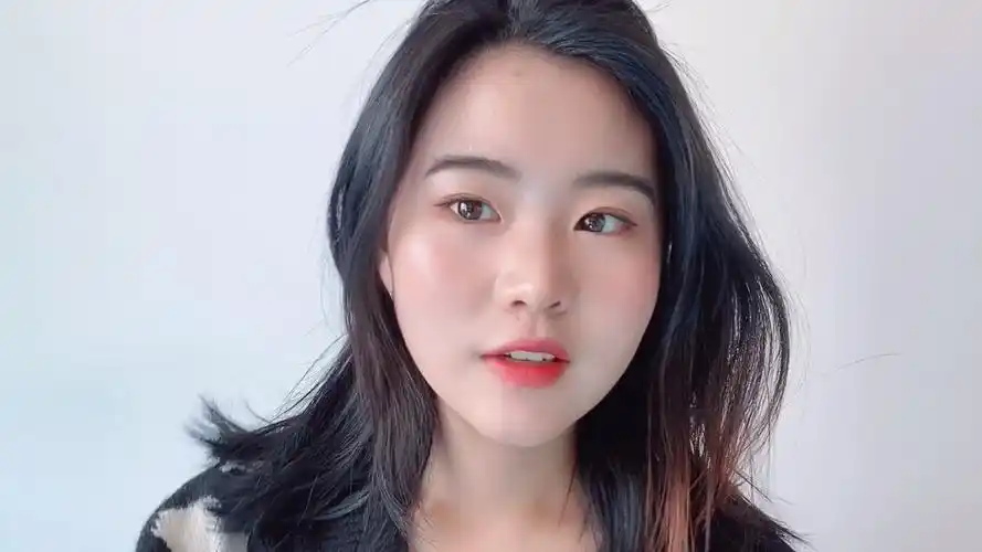 女大学生纯素颜和化妆后对比网友直呼判若两人这差别也太大了