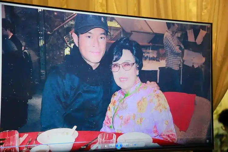 tvb老戏骨李香琴追思会举行,古天乐,周星驰等送花圈悼念