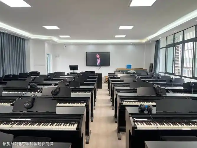 钢琴教学中教师和学生互动的载体-数字化音乐教室与电钢琴教室