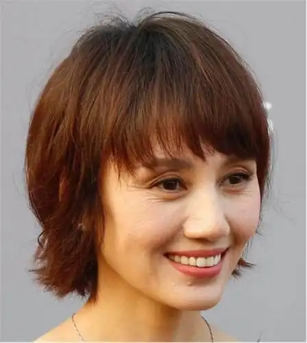 女人笑太多容易衰老看42岁袁泉未修图黑眼圈鱼尾纹严重