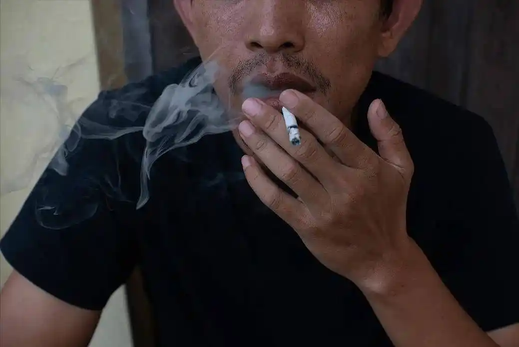 告诫:长期抽烟的人,不止伤肺那么简单!