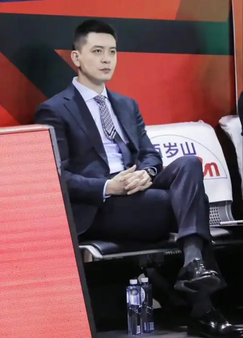 三冠主帅杨鸣回归辽篮救火,春节后正式接手辽宁教鞭_腾讯新闻