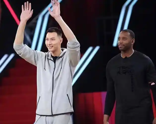 又伤,曝韩德君赛季报销,朱芳雨增添新职务,易建联入手70万豪车_训练