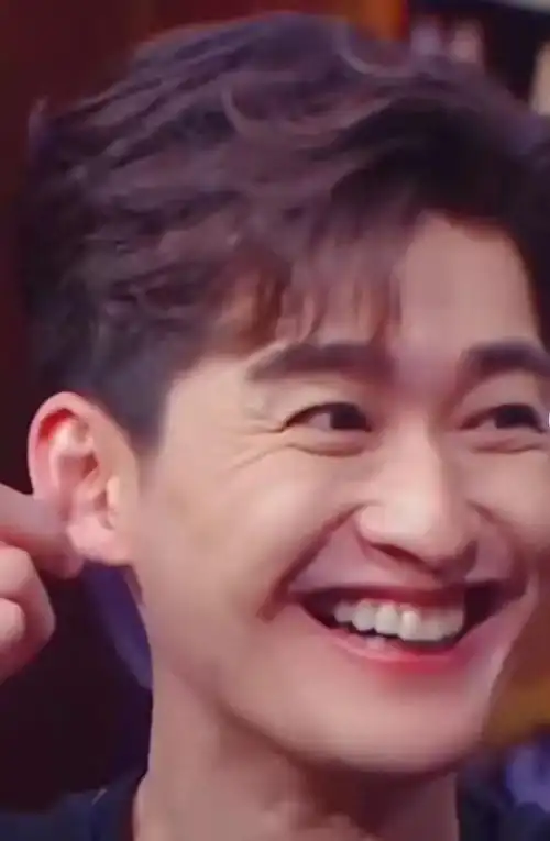 只要一大笑,颜值就垮掉的5位明星,刘亦菲女神形象全无_张翰_都灵_一笑