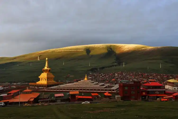 标题:亚青寺---信仰在自由的天空下飞扬