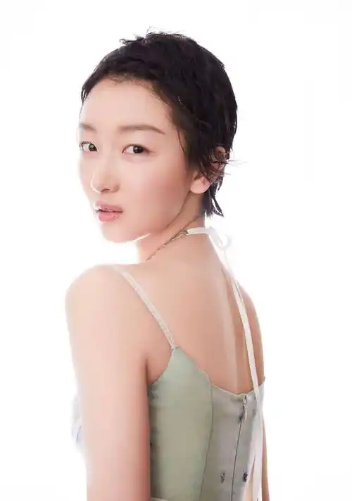 事后,卓伟要求周冬雨清理20万张照片.谁知道,周冬雨说:你发!