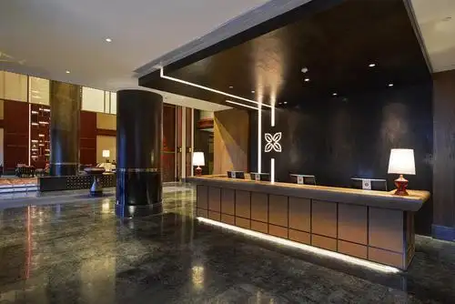 特色藏族文化主题酒店设计作品_香格里拉希尔顿花园酒店前台