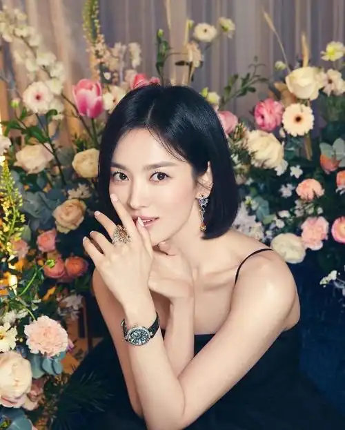 宋慧乔干练短发造型尽显知性优雅气质