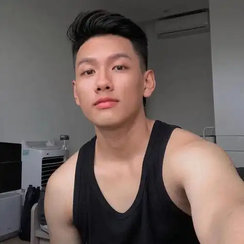 30岁男生的精致发型清爽干净不会闷热夏季满满的帅气时尚感