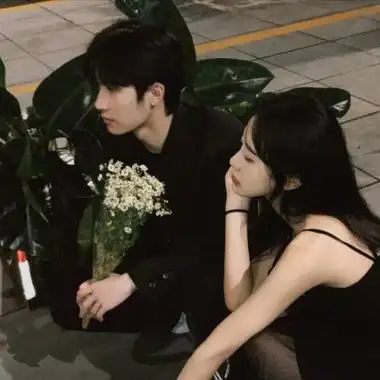 情侣头像ins真人高清一左一右的情侣头像ins风一对两张图片