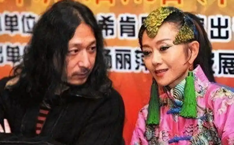 与杨丽萍离婚20年后,前夫刘淳晴毅然回到身边,无儿无女也无妨