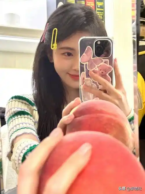 跟着鞠婧祎学自拍准没错,她真的好会拍!_照片_显得_微博