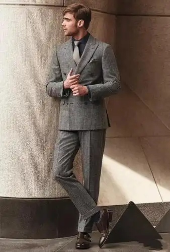 灰色西服配什么鞋子