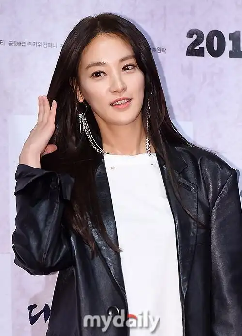 组图:韩女星李珠妍助阵活动 不惧低温上演下衣失踪_高清图集_新浪网