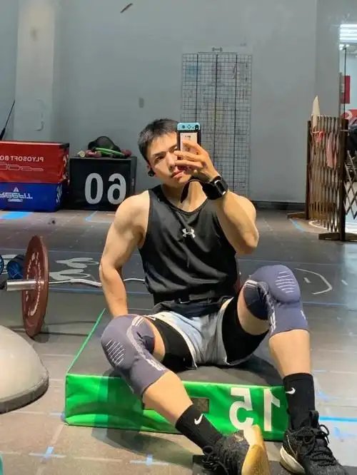 sir最近发现,肌肉男不可怕,可怕的是肌肉男颜值高,不仅身材好长得还帅