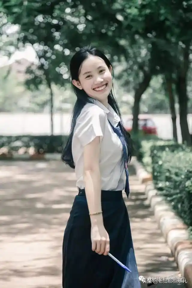 今天是老挝校服美女合集!清纯风,御姐风,美艳风,学院风