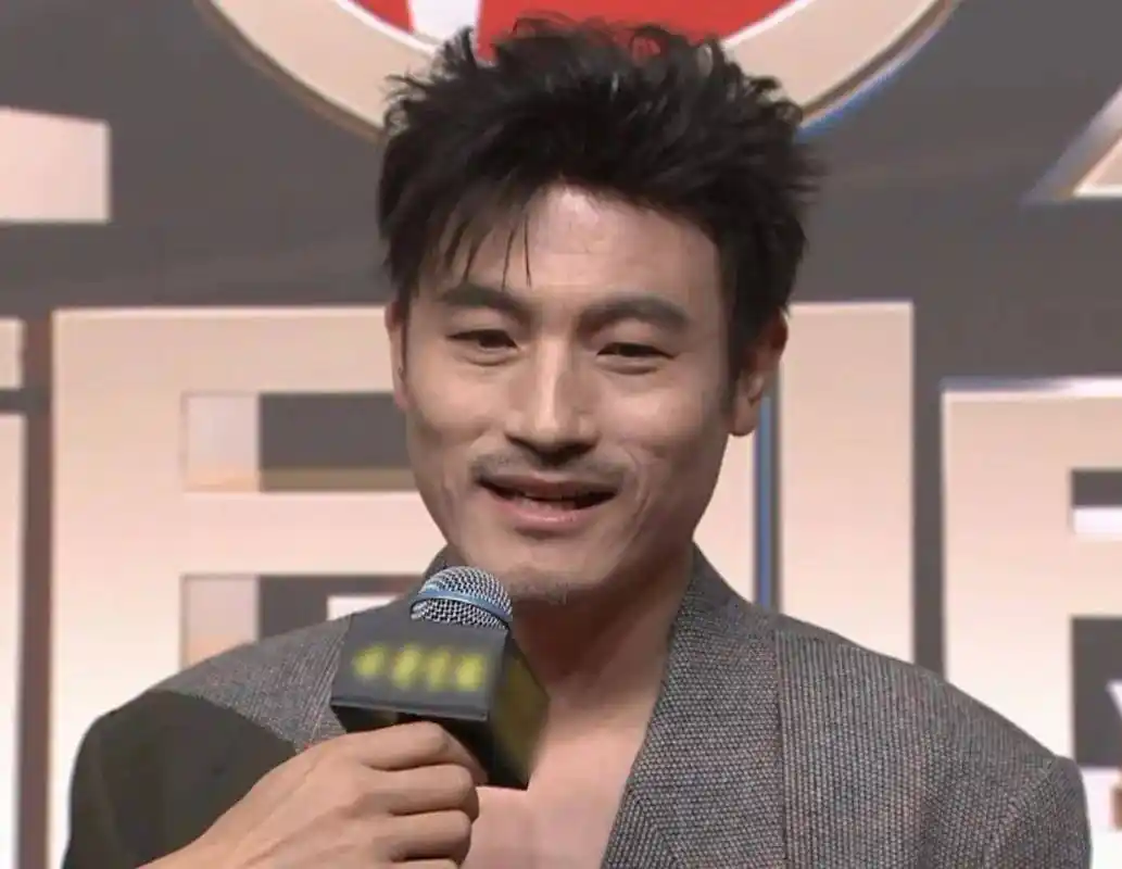 国剧盛典明星怼脸生图:陈数脸肿,杜淳满脸闭口,冯绍峰陆毅显老_镜头