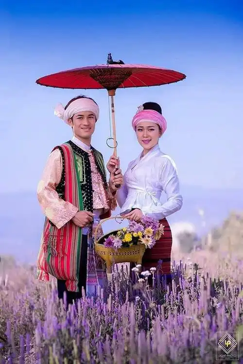 缅甸特色情侣服饰,太美了!