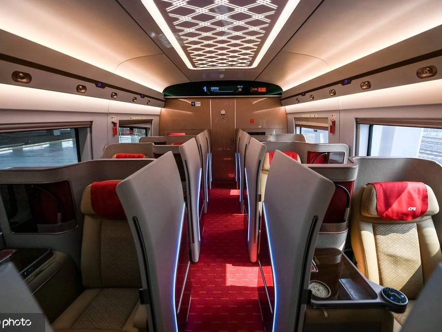 复兴号智能动车组商务座 可以实现手机无线投屏