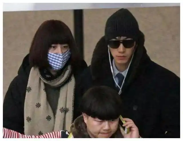 张亮走红后,也一直没有忘记妻子的付出,曾多次在节目中表示:"是我拯救