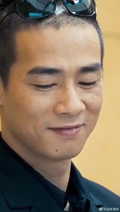 陈小春寸头封面##陈小春时尚先生12月刊封面