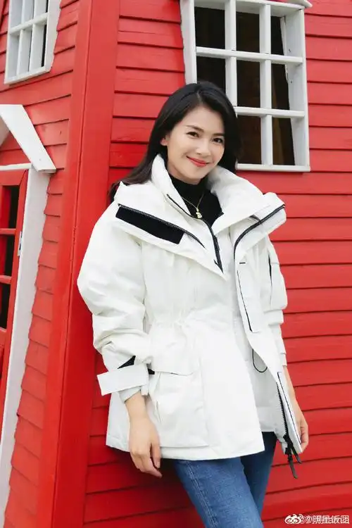 刘涛晒冬日风衣随拍##刘涛冬日风衣十宫格随拍