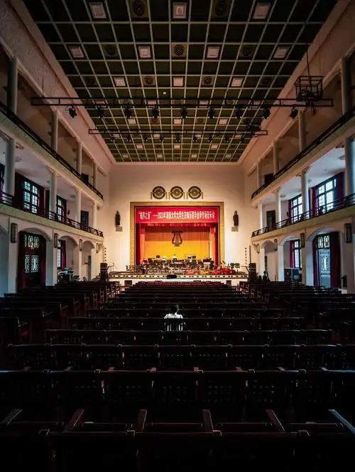 槐序之音大学生交响乐团毕业季专场音乐会在大礼堂举行