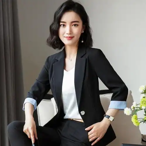 时髦的小西装外套帮你穿出知性女人味,凸显气场,工作穿刚刚好
