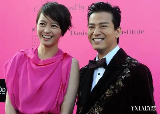 陈晓东梁咏琪颁奖主持访问 昔日绯闻情侣大撞脸