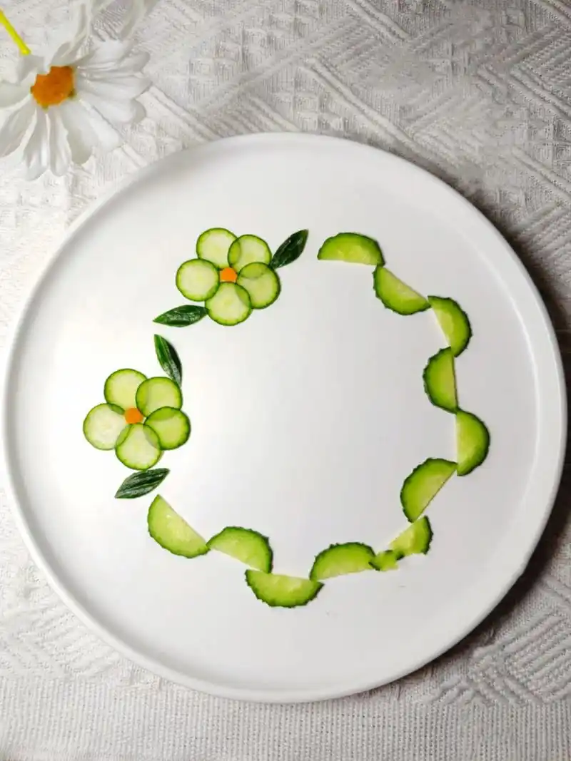 家宴摆盘收藏  2022快结束96了,总结了一下近几月简单的黄瓜盘饰