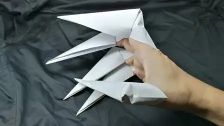 小壮手工折恶魔爪子,在万圣节装扮,好玩的纸爪子,折纸不复杂