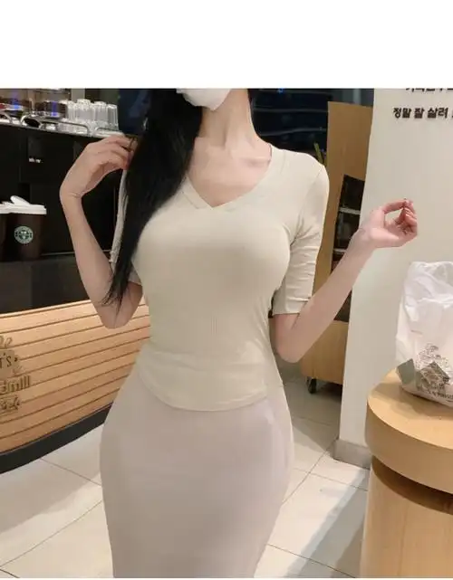 米色性感显身材v领短袖t女夏紧身显瘦显胸大上衣女中袖五分袖韩版