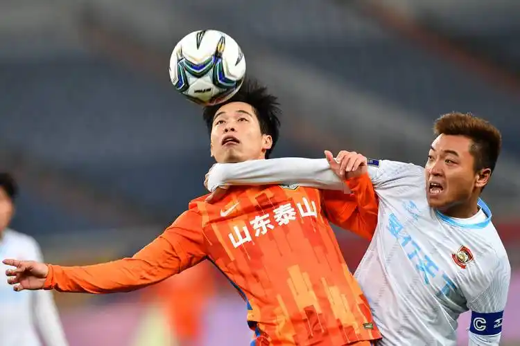 足球——足协杯:山东泰山队胜青岛青春岛队