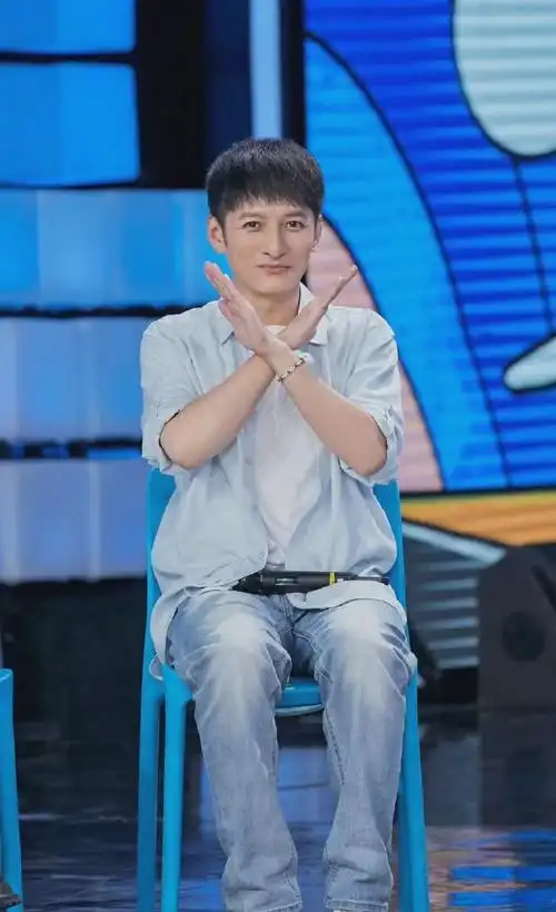 李维嘉发回应近期因为代言翻车遭到群众维权事件,合同是今年8月份到期