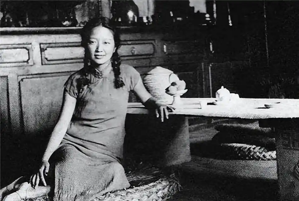 蒋士云嫁二婚银行总裁,20岁做6个孩子后妈,90岁张学良念念不忘