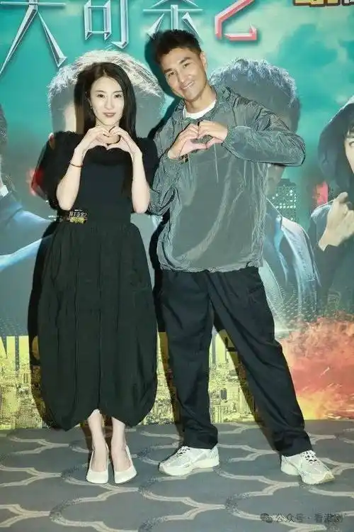 林夏薇陈展鹏行千级楼梯气咳黑雨拍摄险被雷劈