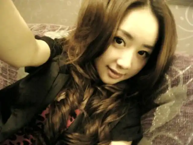 90后网络红人程琳新照