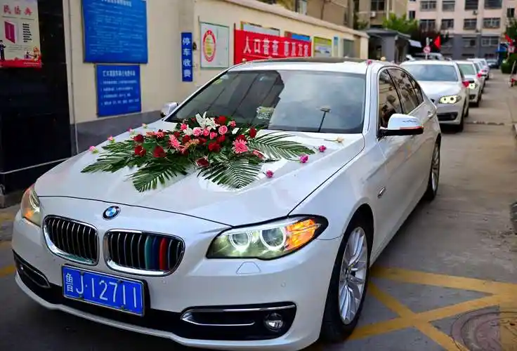 宝马迎亲车队很气派