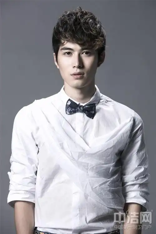 网友扒出陈学冬整容前后对比图