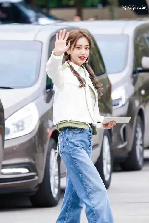 杨颖奔跑吧白色运动装双马尾造型