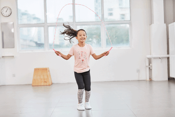 孩子天天跳绳就能长高?睡前一杯牛奶可以促进孩子发育?