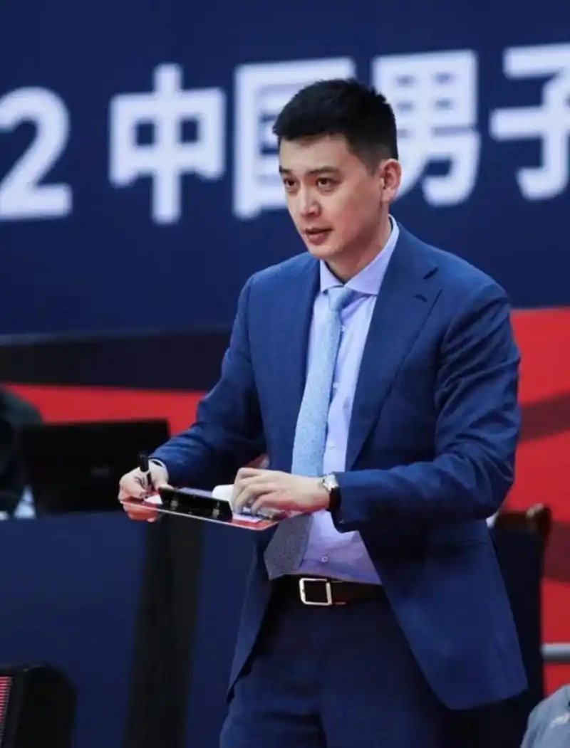 目前杨鸣还没有跟辽宁男篮续约,相信辽篮会尽快解决的!#辽宁男篮