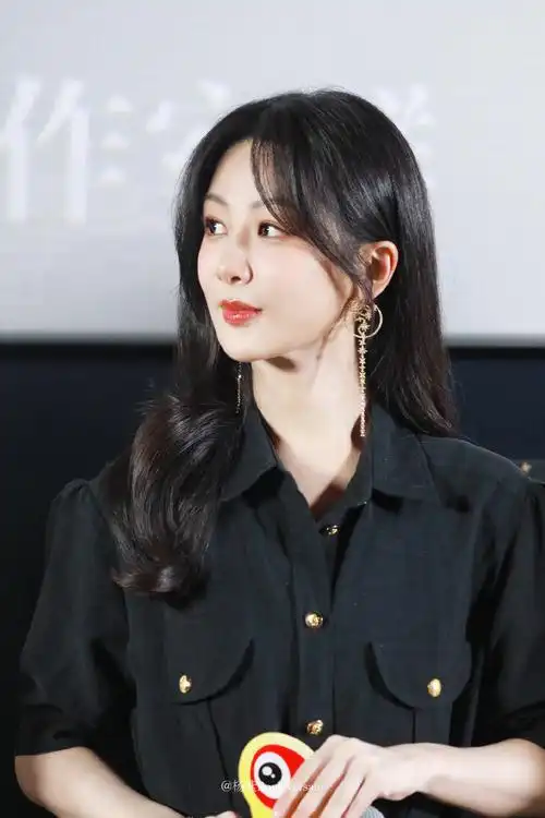 杨紫教许凯牛骏峰发微博##杨紫裤子不合身##杨紫工作室