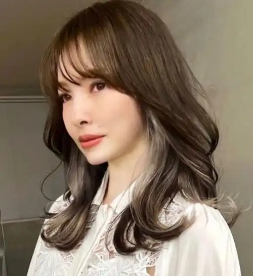 最流行外翻翘中长发 洋气减龄变成时髦精_女生烫发 - 美发站